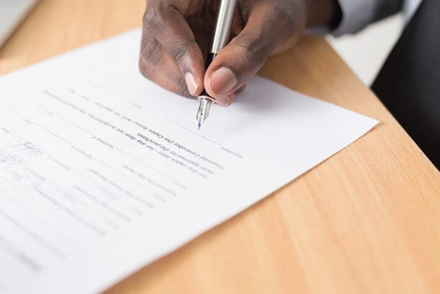 assinatura manual de contrato
